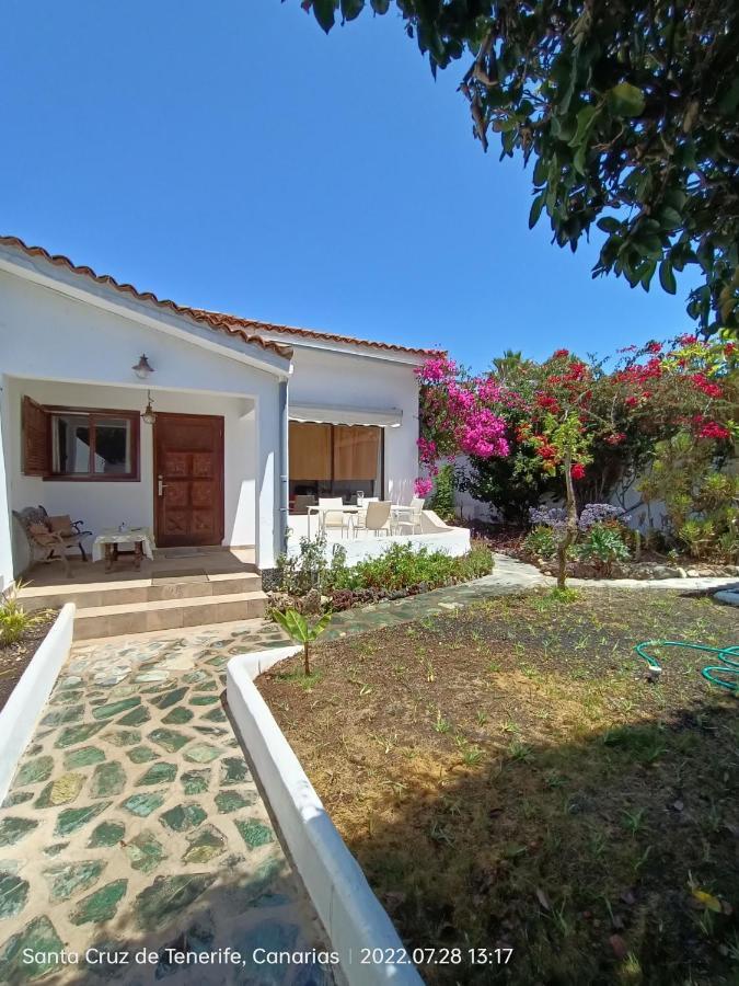Schoene In Mit Garten. * Puerto de la Cruz (Tenerife)