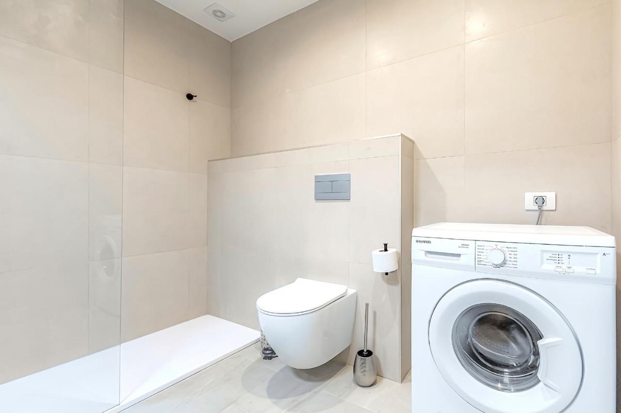 Recently Renovated Seaviews Paradise Court Appartement