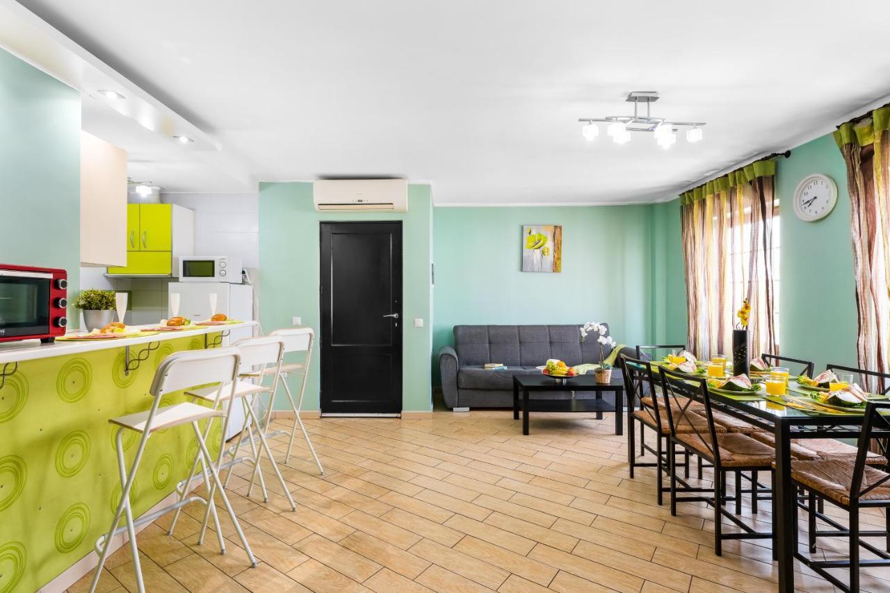 556 Shopping Centre Pueblo Canario Appartement