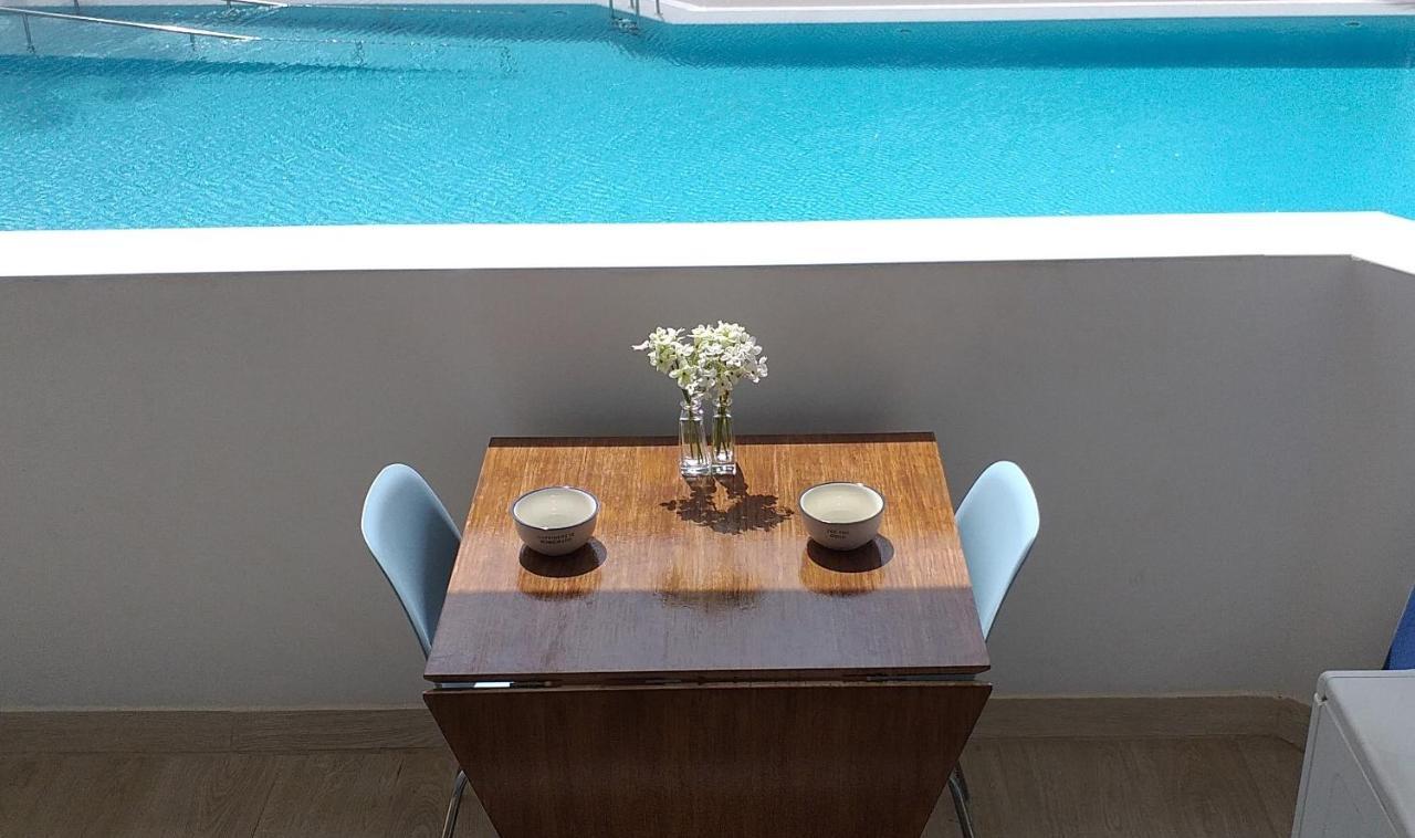 Spotless South Facing With Pool View And Wifi Heart Of Americas Appartement *