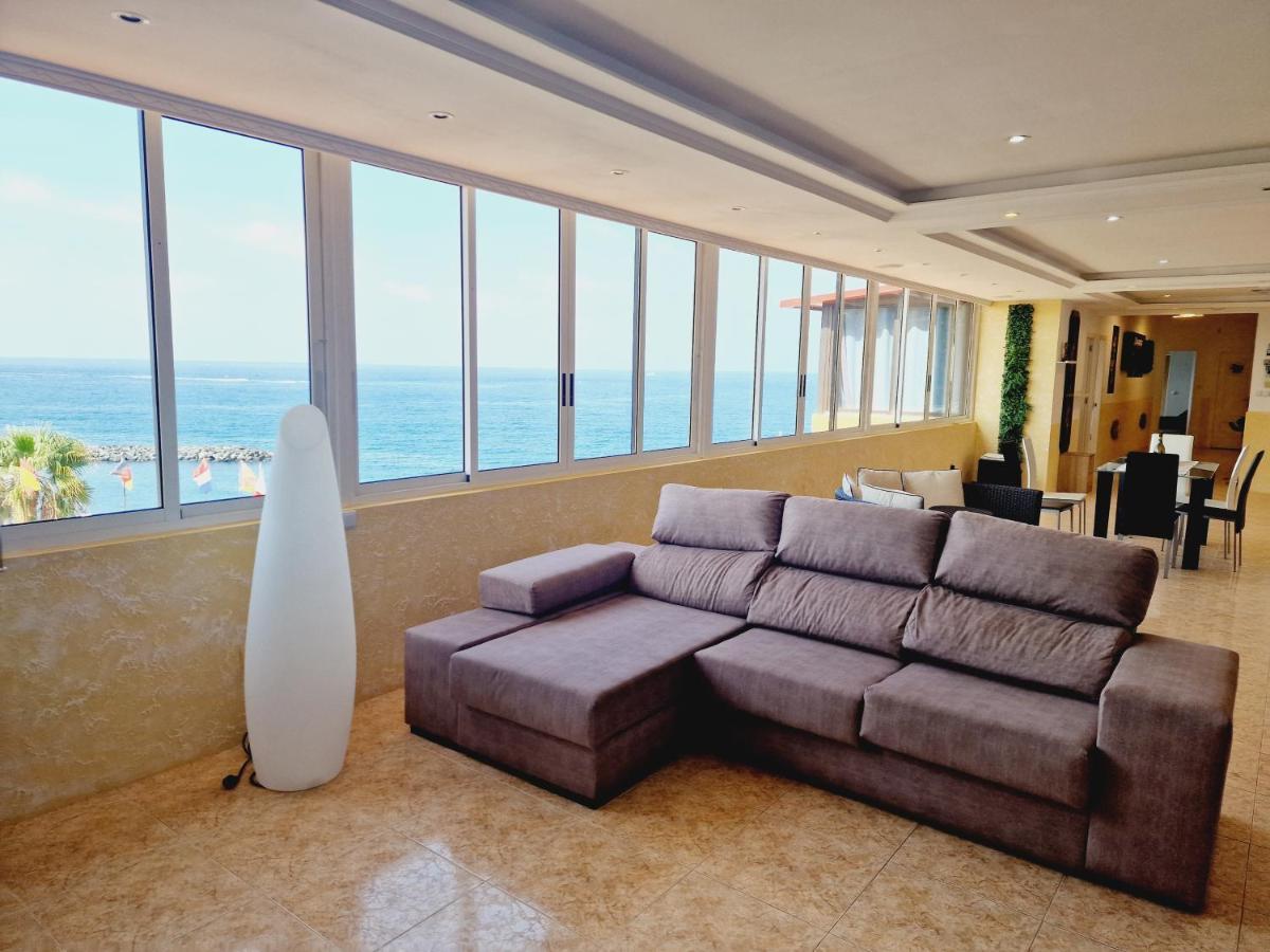 First Line Of The Ocean, 3 Bedrooms & Free Wifi Holiday home *