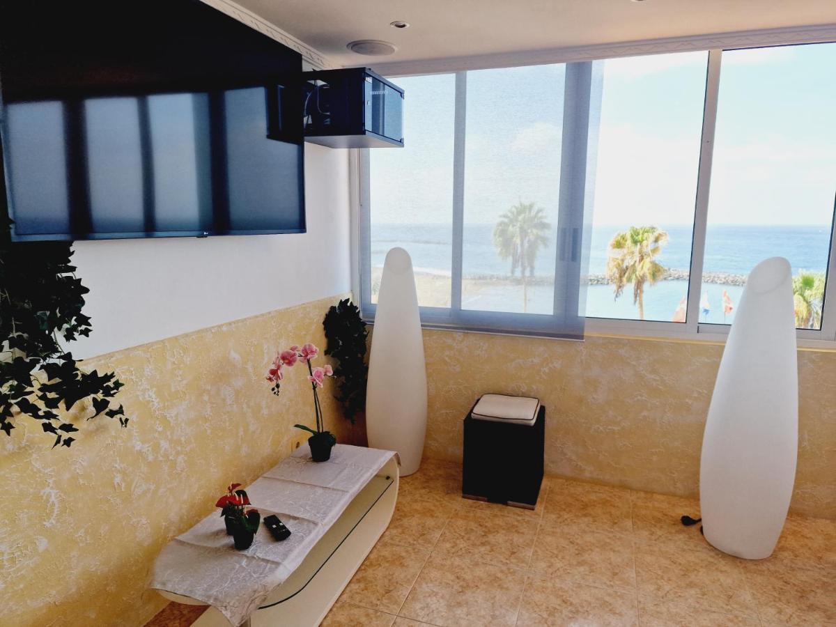 Holiday home First Line Of The Ocean, 3 Bedrooms & Free Wifi Playa de las Americas (Tenerife)