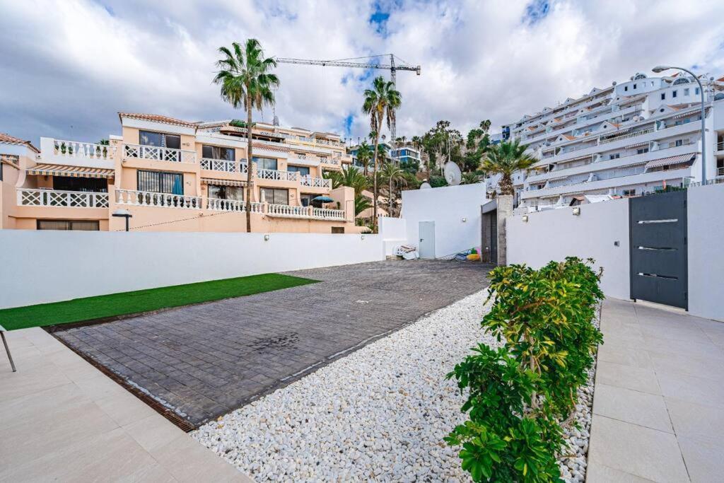 Villa Riviera De 4 Con Piscina. *