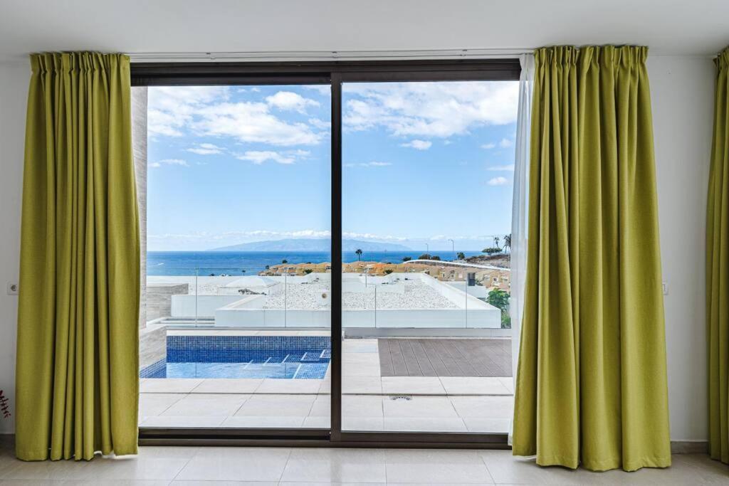Villa Riviera De 4 Con Piscina. Costa Adeje (Tenerife)