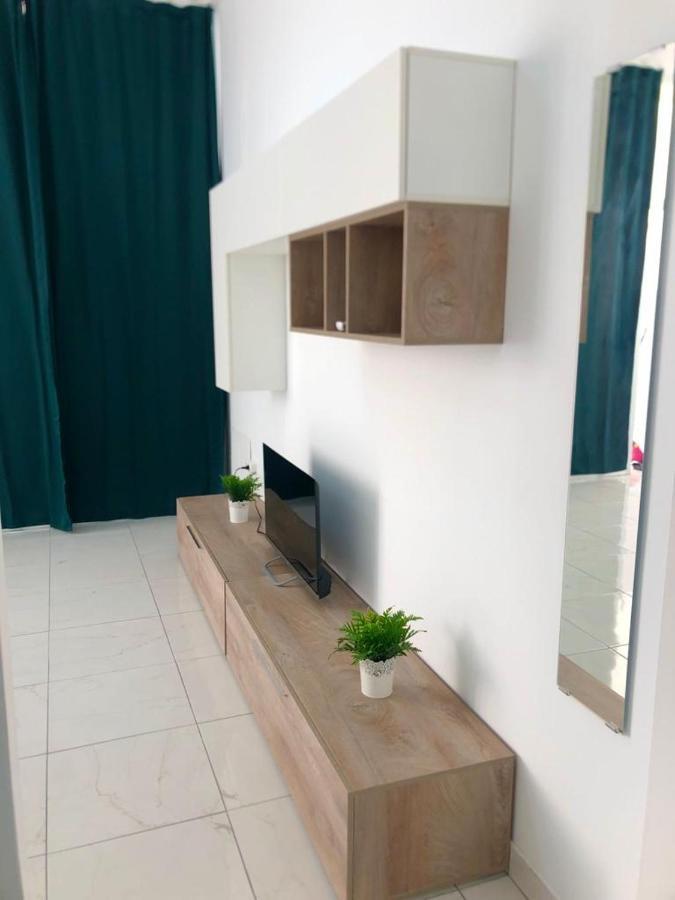 Hills - 2 Bedroom With Ocean Views And Air-condition A
