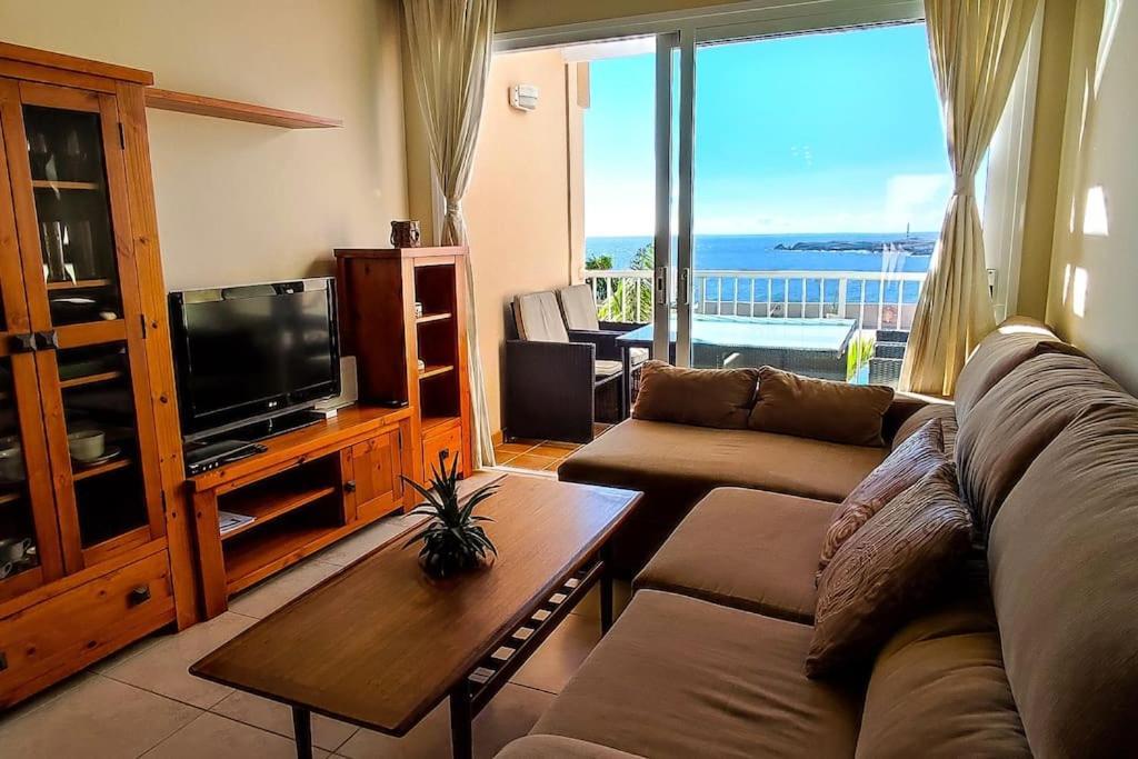 Beach And Pool View , 4 People, And Free Wifi Apartment *