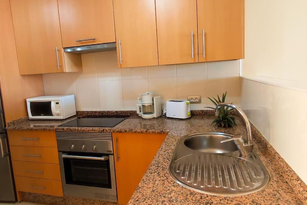 Apartment Beach And Pool View , 4 People, And Free Wifi *