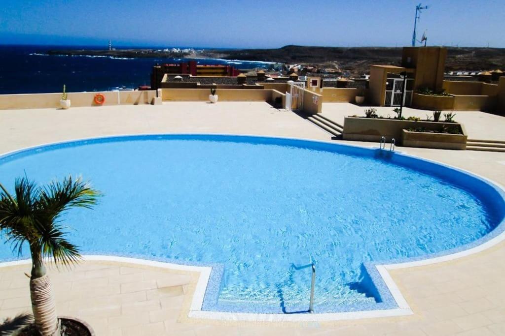 Beach And Pool View , 4 People, And Free Wifi Apartment