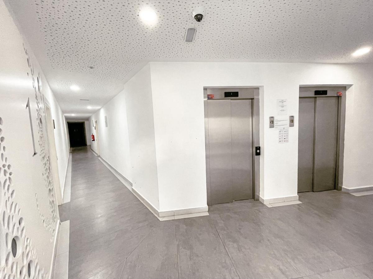 3-bed Flat , Ocean Garden , Heated Pool & Parking, Pp207