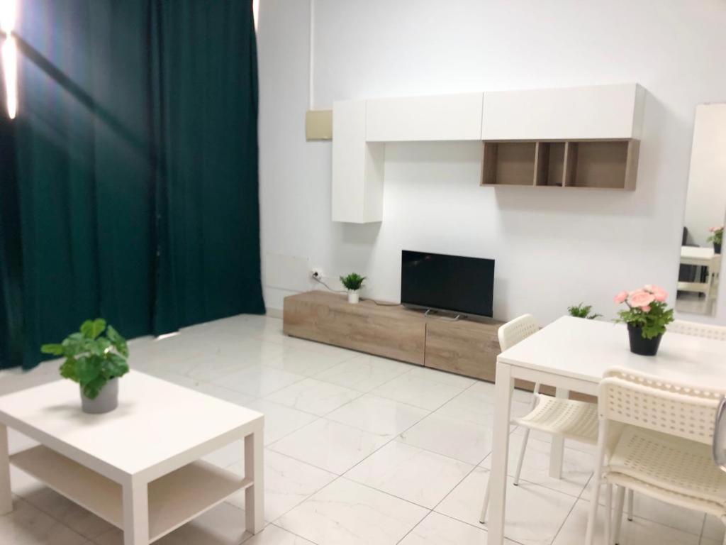 Hills - 2 Bedroom With Ocean Views And Air-condition A