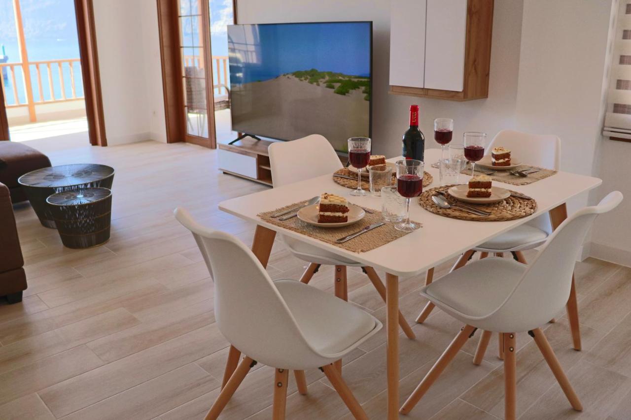 Luxury Beachfront Ocean View Apartment *