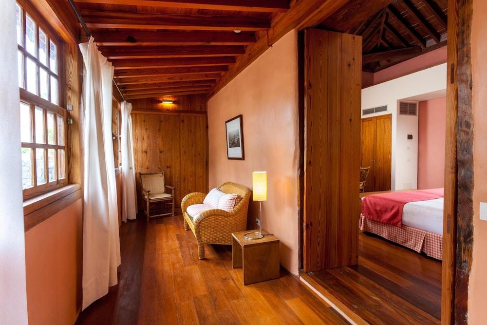 Livvo La Quinta Roja Hotel
