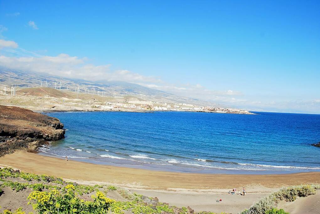 Beach And Pool View , 4 People, And Free Wifi Apartment *