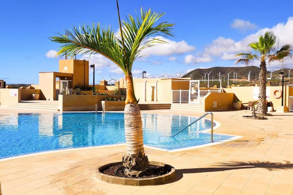 Beach And Pool View , 4 People, And Free Wifi Apartment