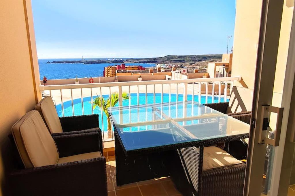 Beach And Pool View , 4 People, And Free Wifi Apartment *