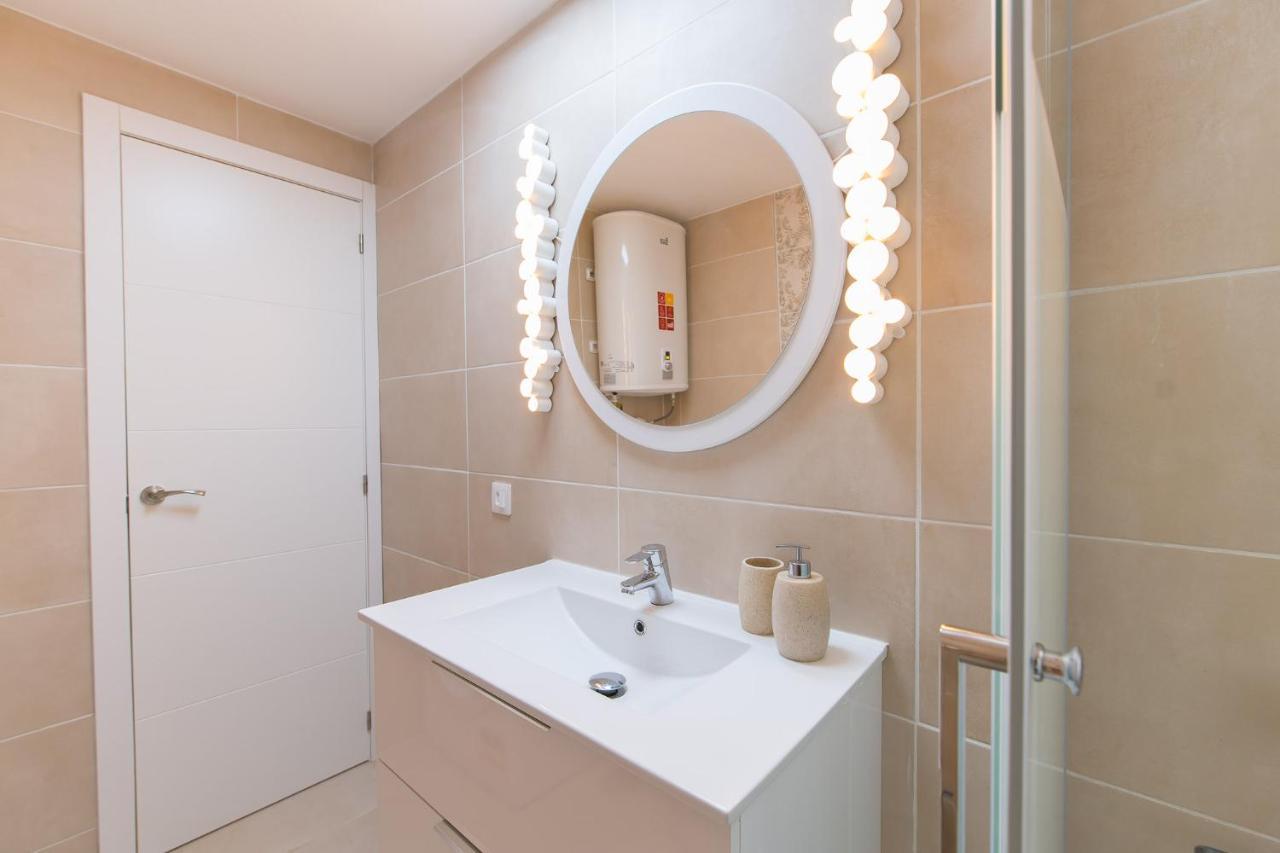 Apartment Sea View, Newly Renovated, 2 Bedrooms In *