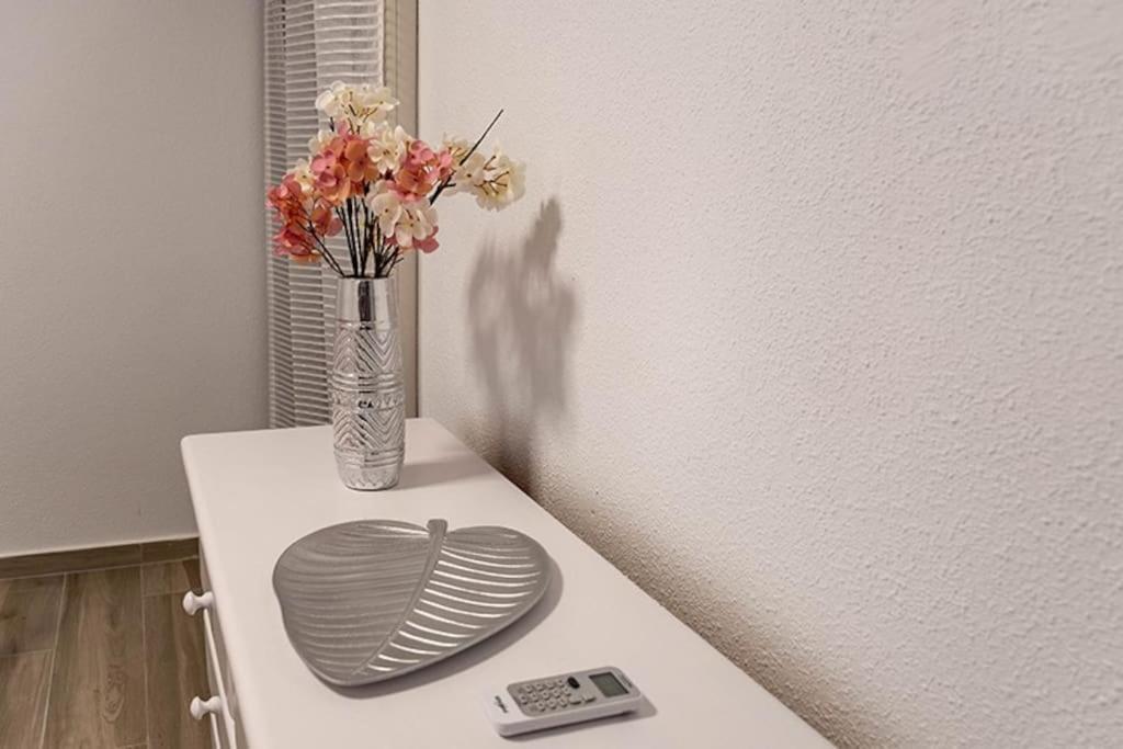 Apartamento Candemar. Piso De Playa, Vistas Al Mar Candelaria. *