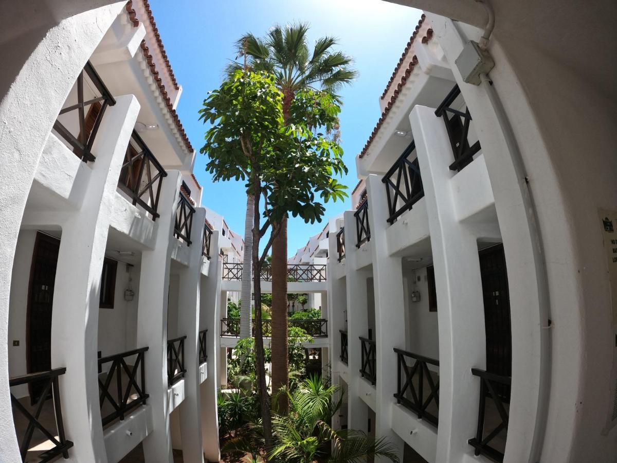 Parque Santiago I - * Playa de las Americas (Tenerife)