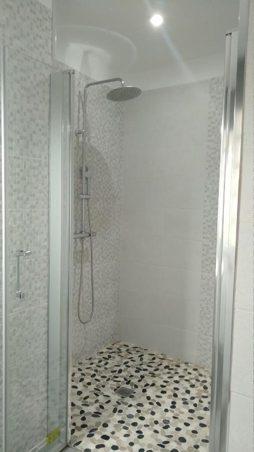With Private Bathroom And Sea View, 50 M Del Mar Habitación en casa particular Radazul