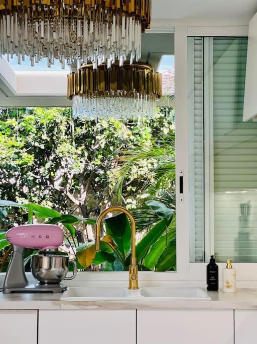 Tropical Villa *