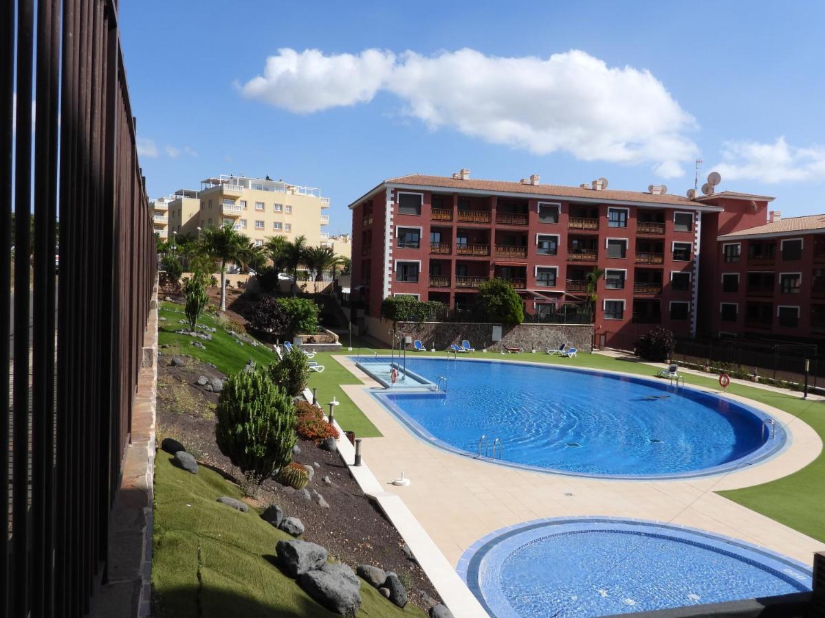 Luminoso Y Elegante, Piscinas Y Pistas De Padel Palm-mar