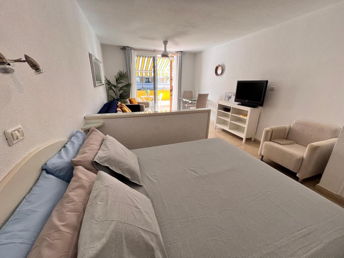 Seafront New Modern Study Ps3 Apartment Playa de las Americas (Tenerife)