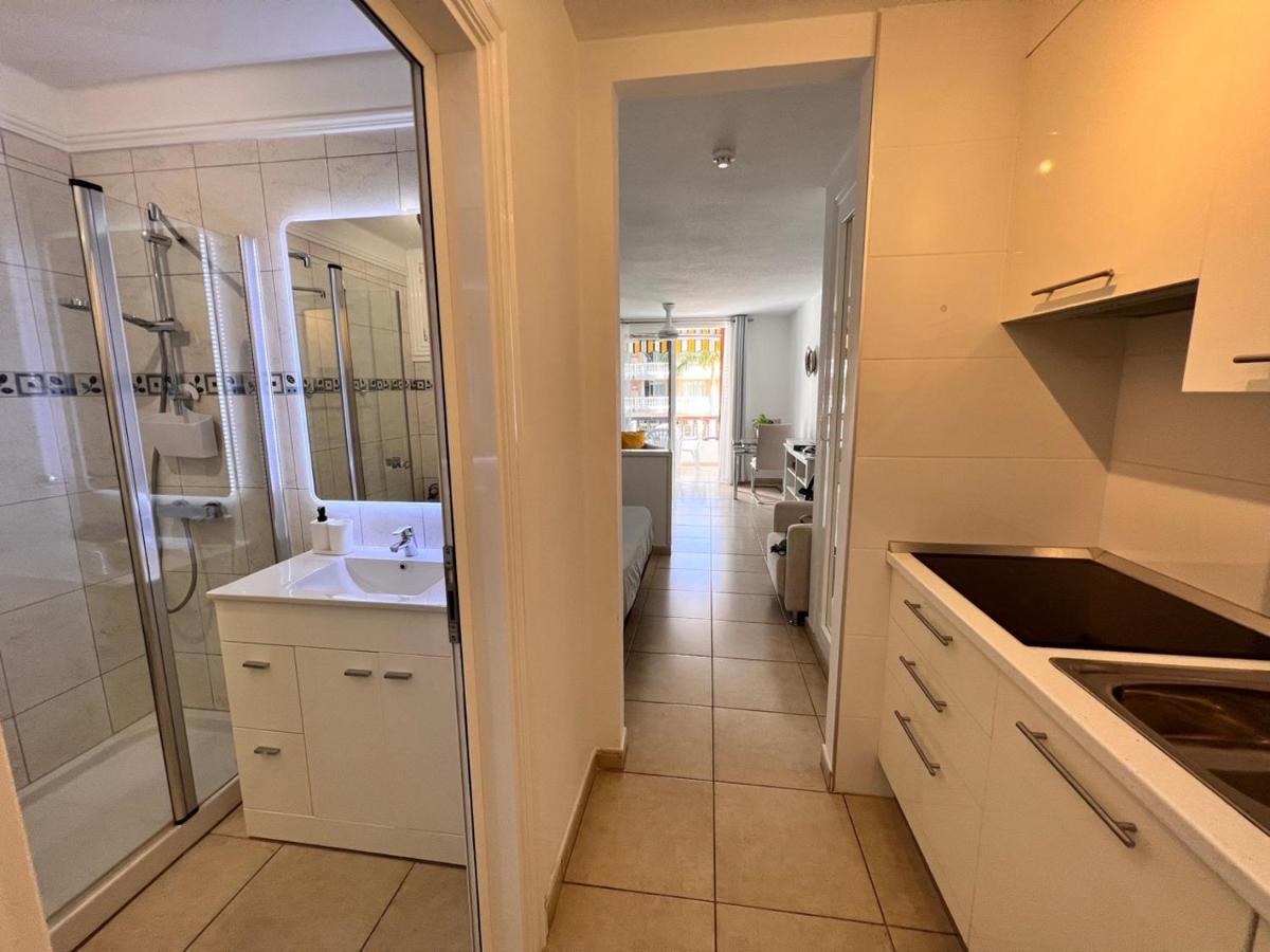 Seafront New Modern Study Ps3 Apartment Playa de las Americas (Tenerife)