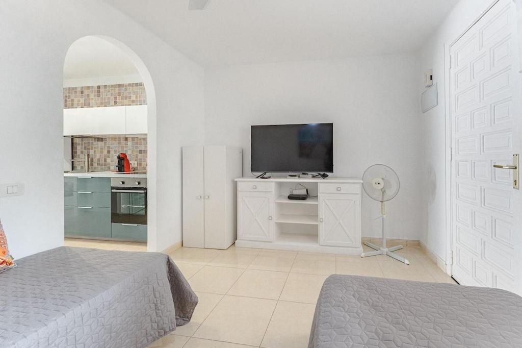 Beautiful With Large Terrace Close To The Appartement