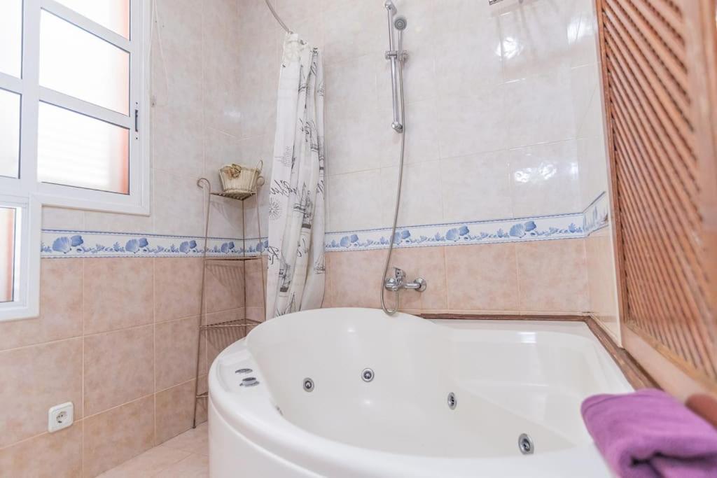 Villa 3 Bedroom In El Duque *