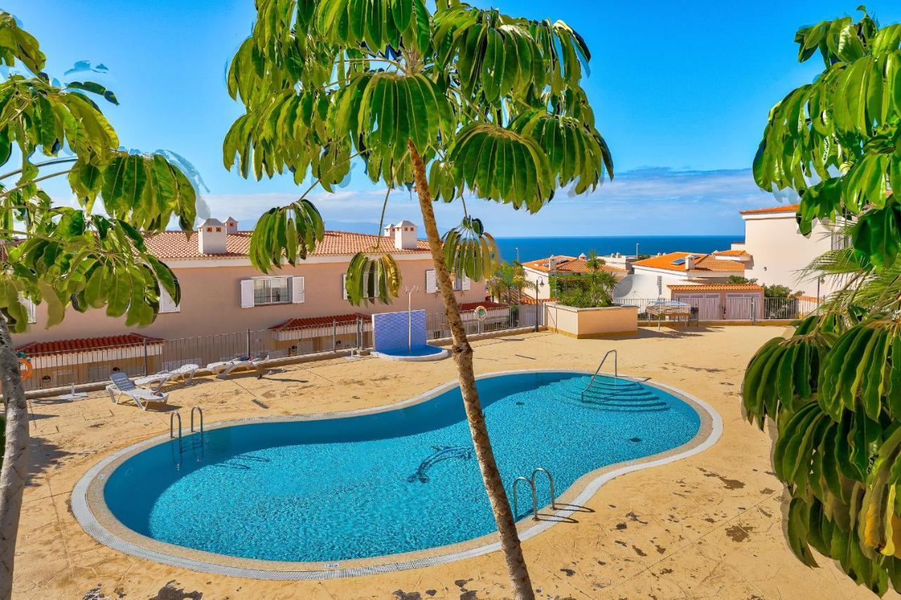 Modern With Large Terrasse, Bbq, Fast Wifi, 2 Pools Apartment *