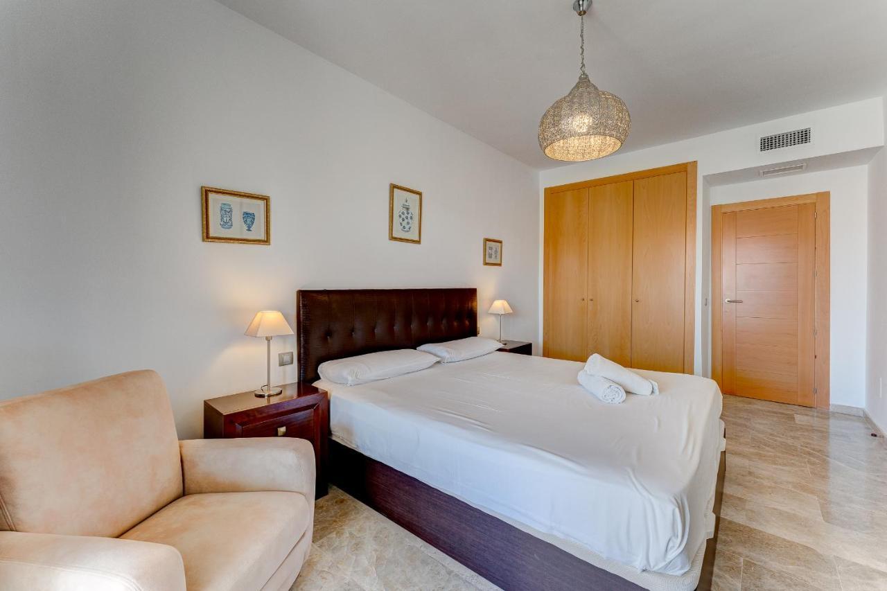 Modern With Large Terrasse, Bbq, Fast Wifi, 2 Pools Puerto de Santiago (Tenerife)