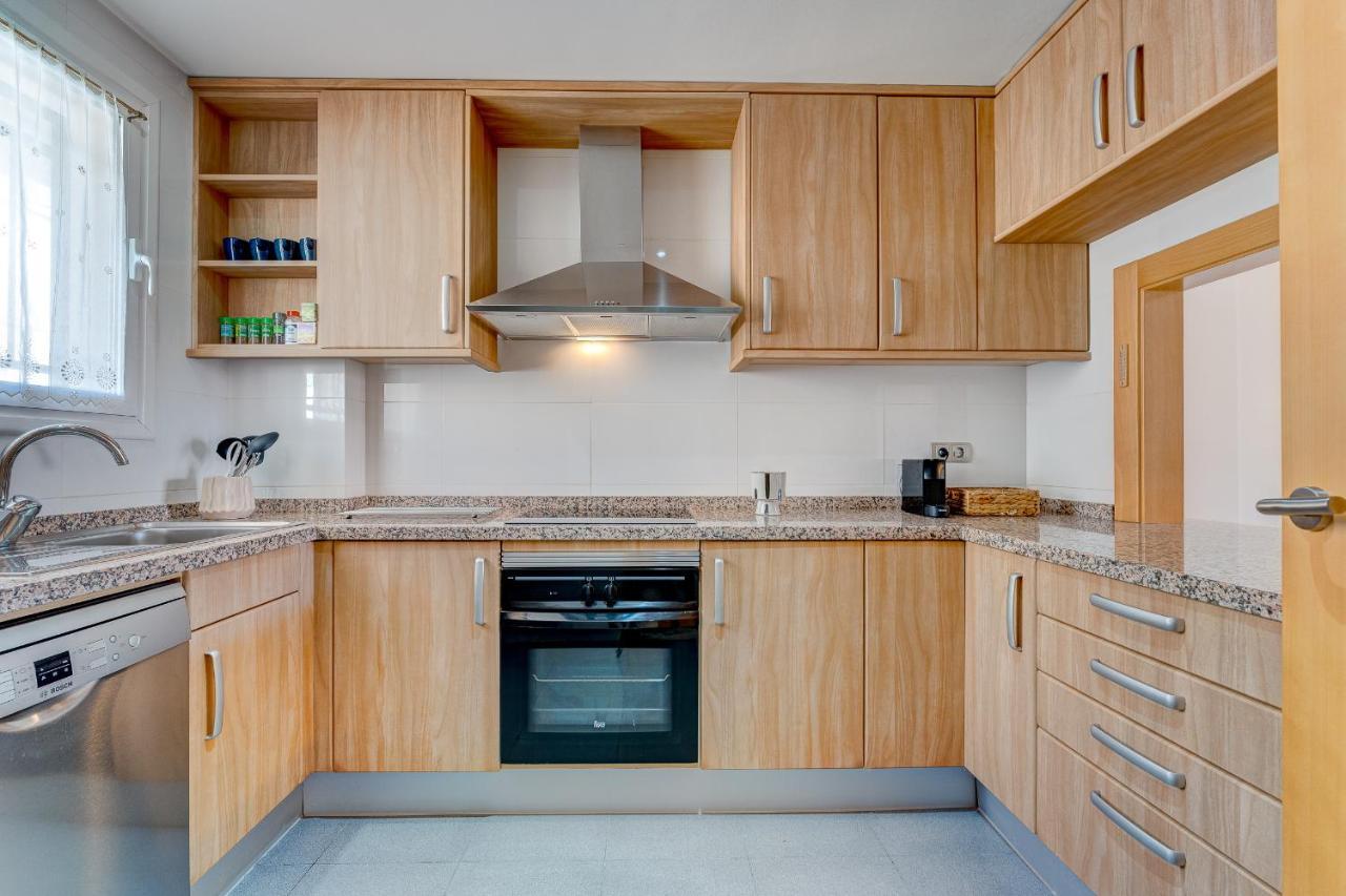 Modern With Large Terrasse, Bbq, Fast Wifi, 2 Pools Apartment