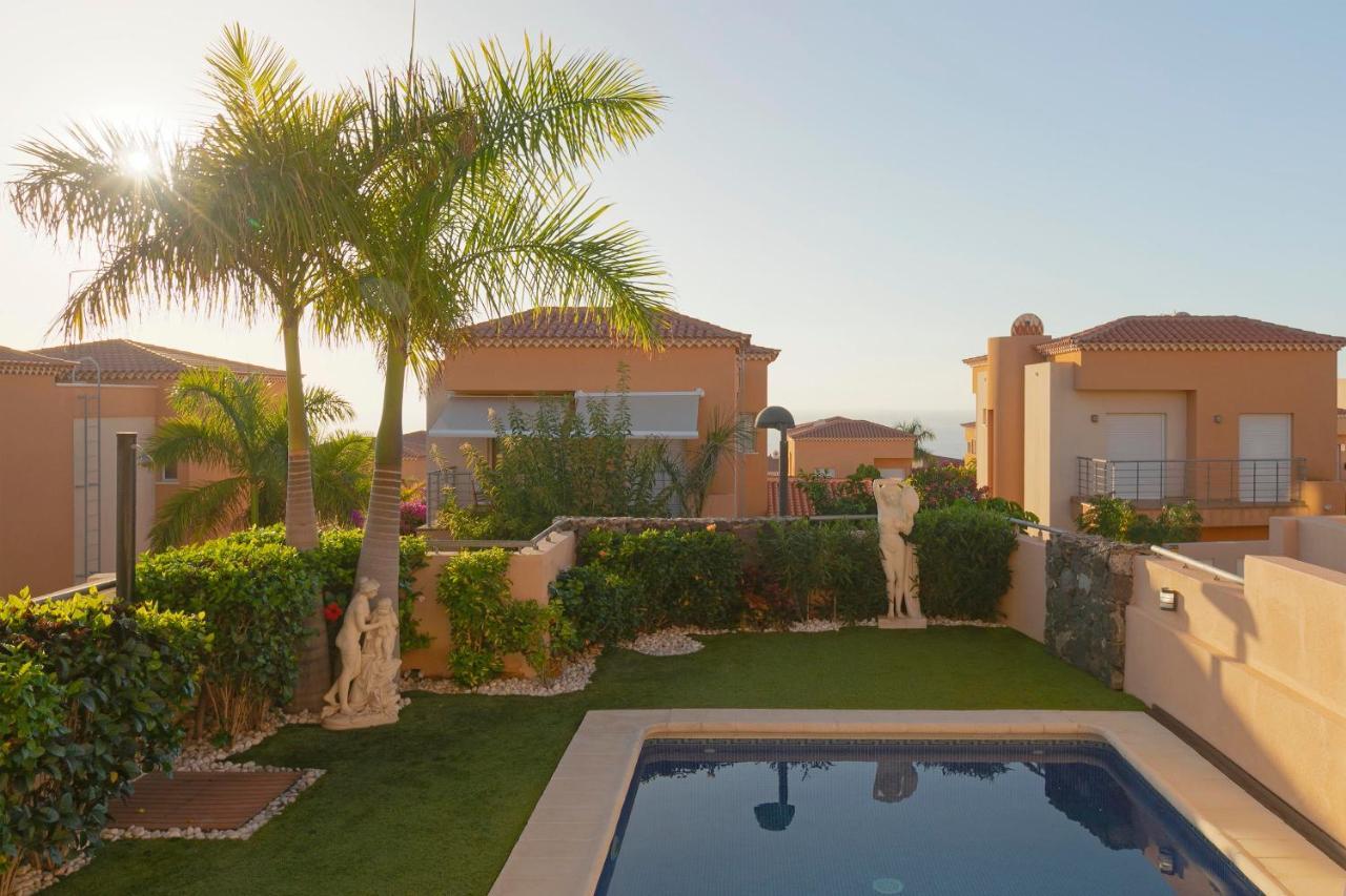 My Island Escape - Sea Views - Private Pool, Sauna *