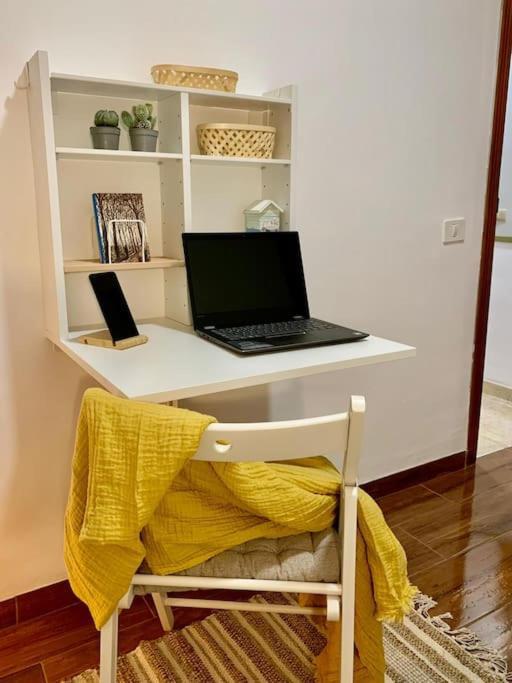 Confortable En Pueblo Costero Apartamento *
