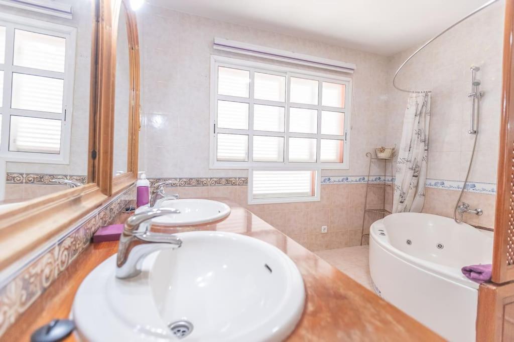 Villa 3 Bedroom In El Duque