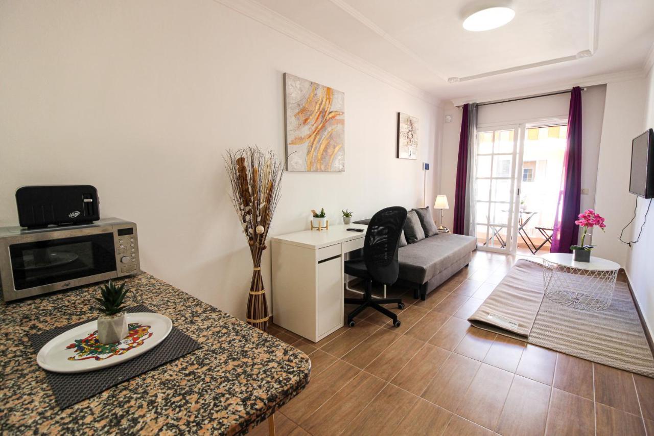 Beautiful With Air Conditioning Just Steps From The Sea In
