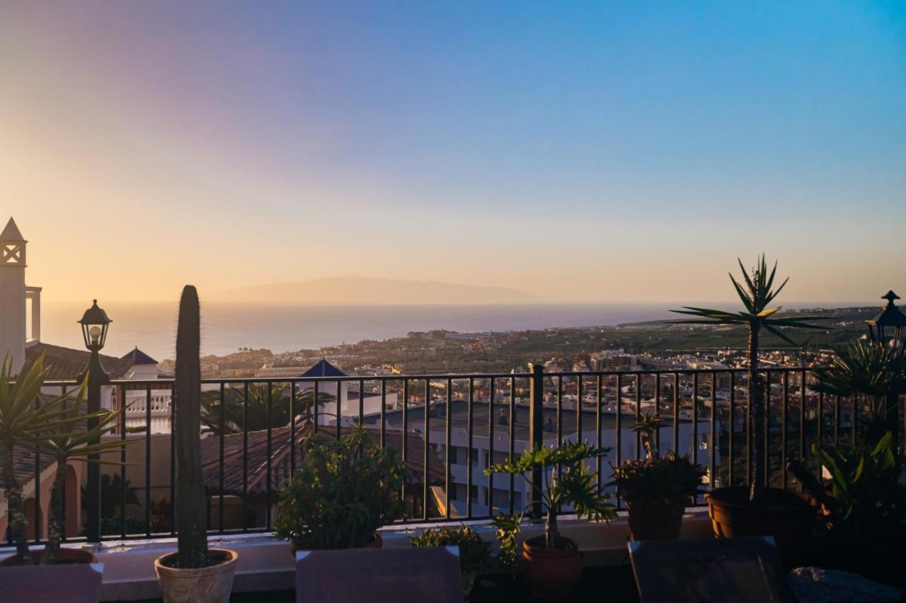 Spacious Four Bedroom With Magnificent Views Villa *