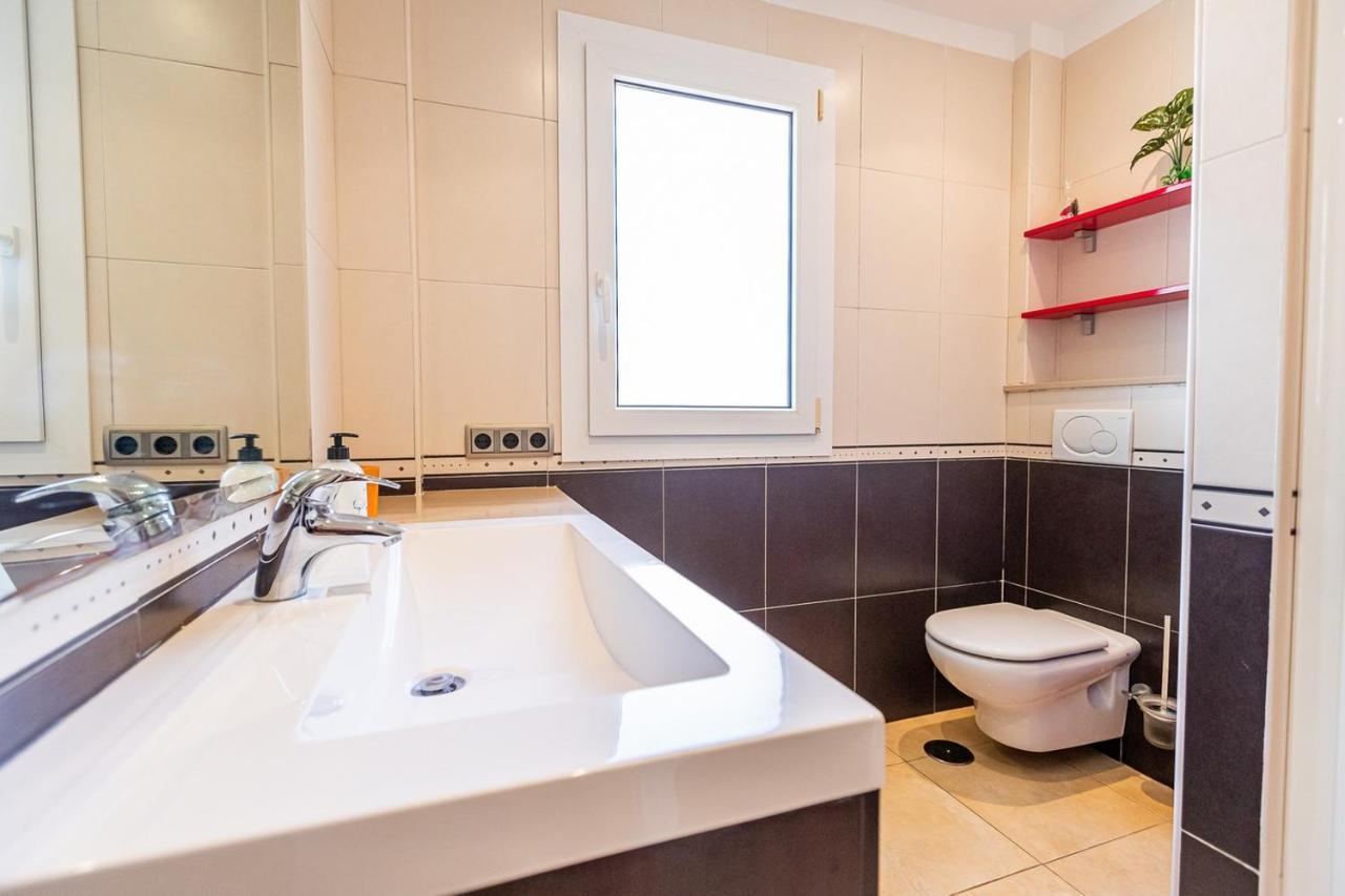 Villa Spacious Four Bedroom With Magnificent Views *
