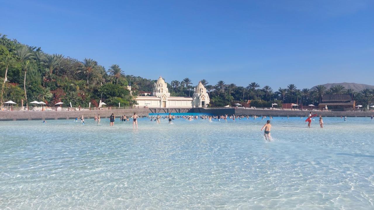 Margarita Con Piscina En Playa Honda, Playa Americas * Arona (Tenerife)