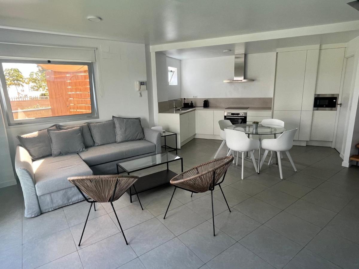 Martines Beachfront Ocean View Apartment *