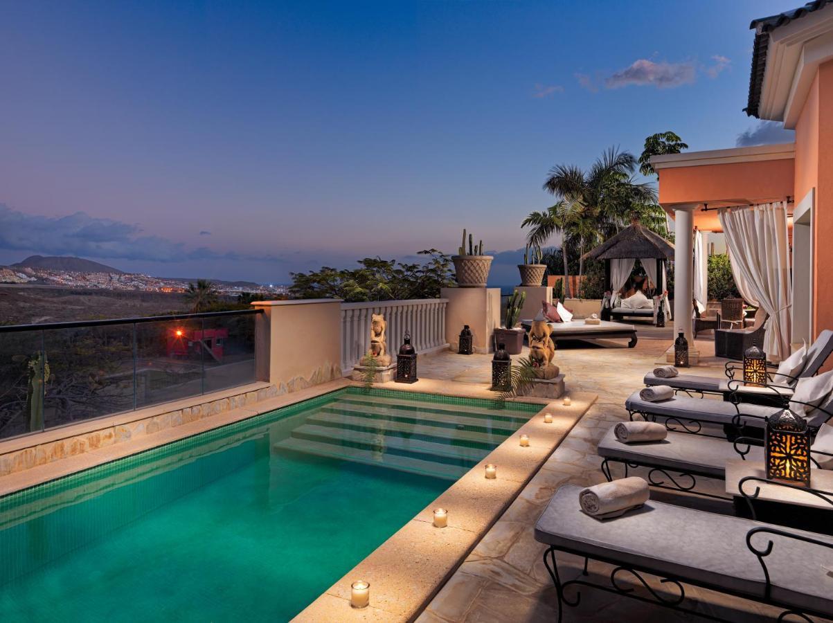Royal Garden Villas, Luxury