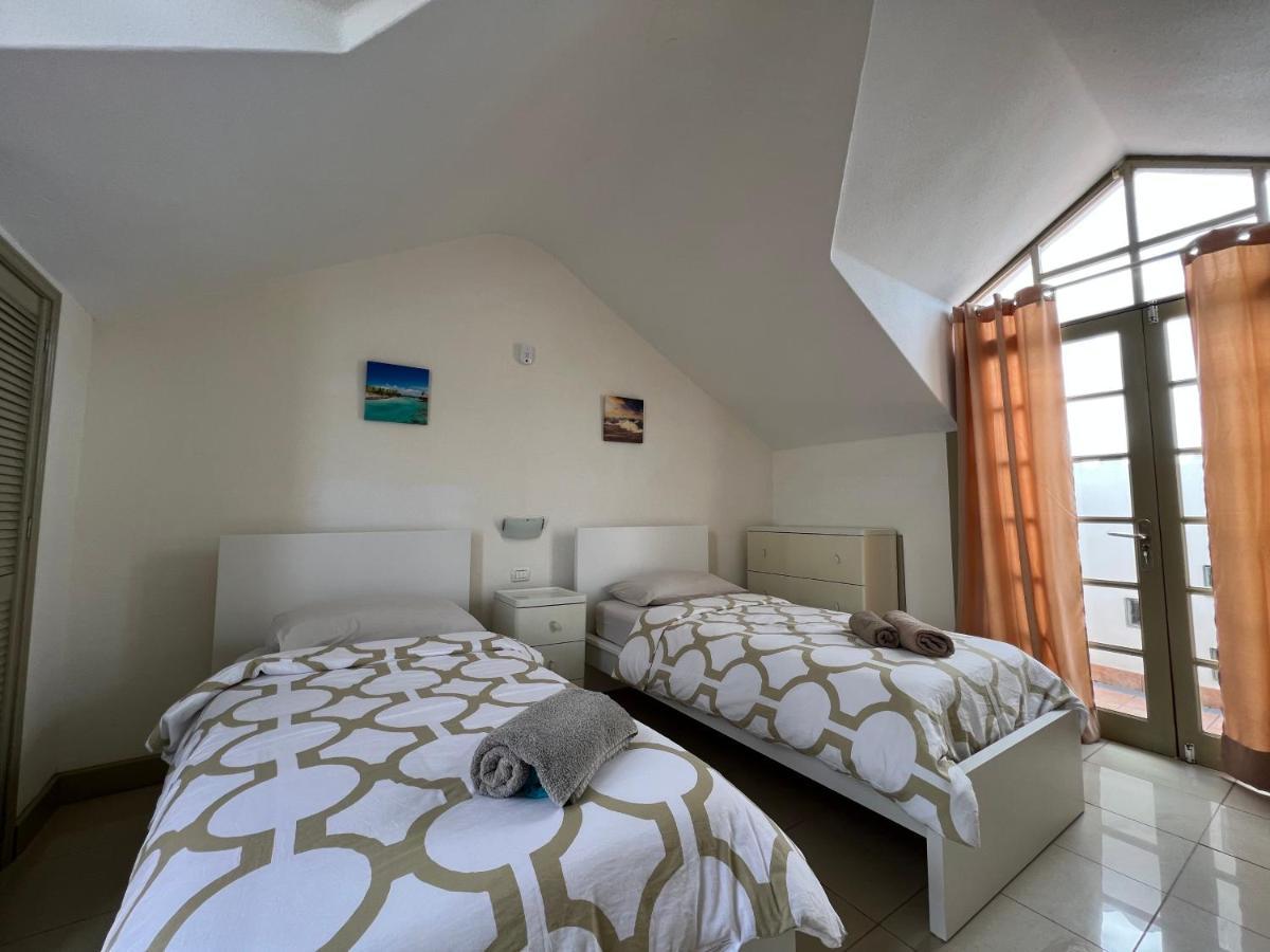Villas And In A Popular Complex *