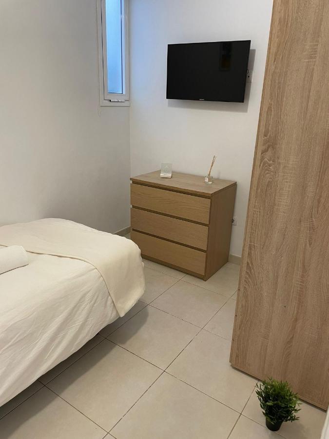 And Close To The Airport Apartment