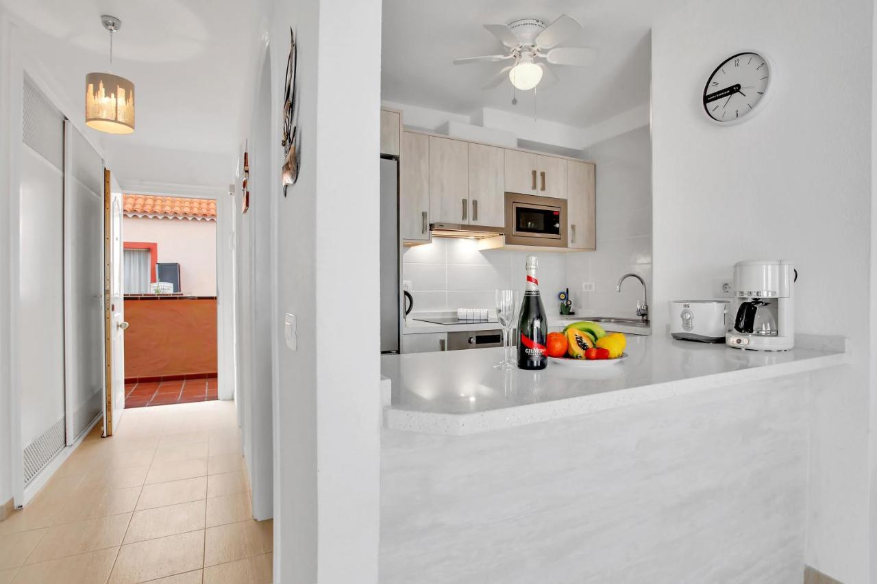 Floor, Sea View, Huge Terrace, Heated Pool, Garage * Los Cristianos (Tenerife)