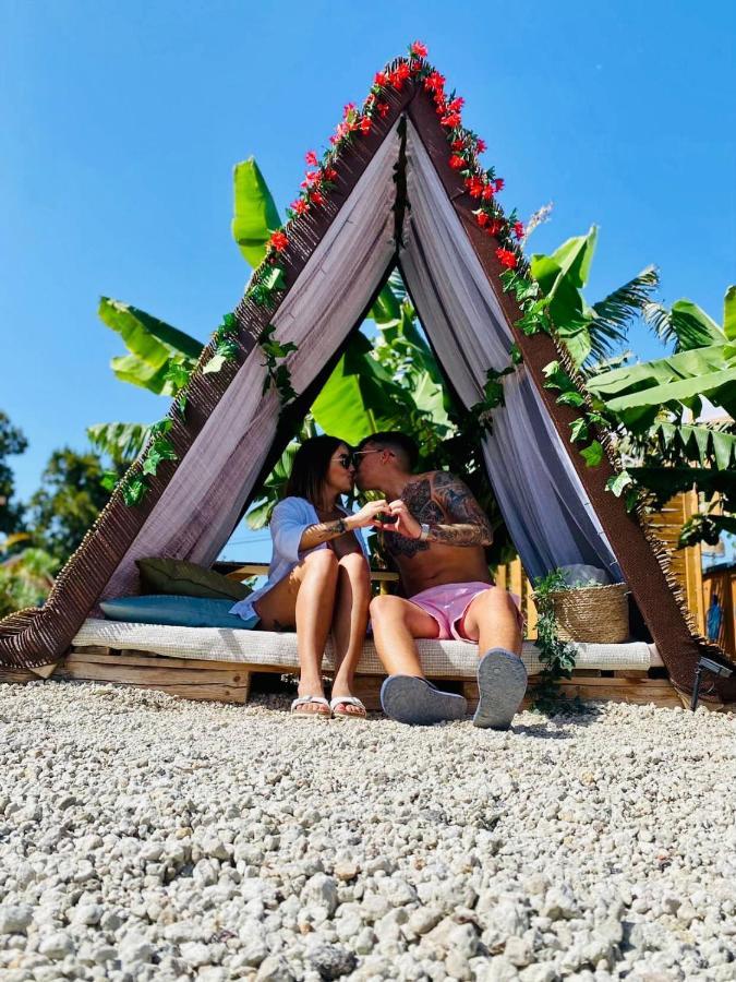 Lykke Sauna Piscina Y Jardin * Buzanada