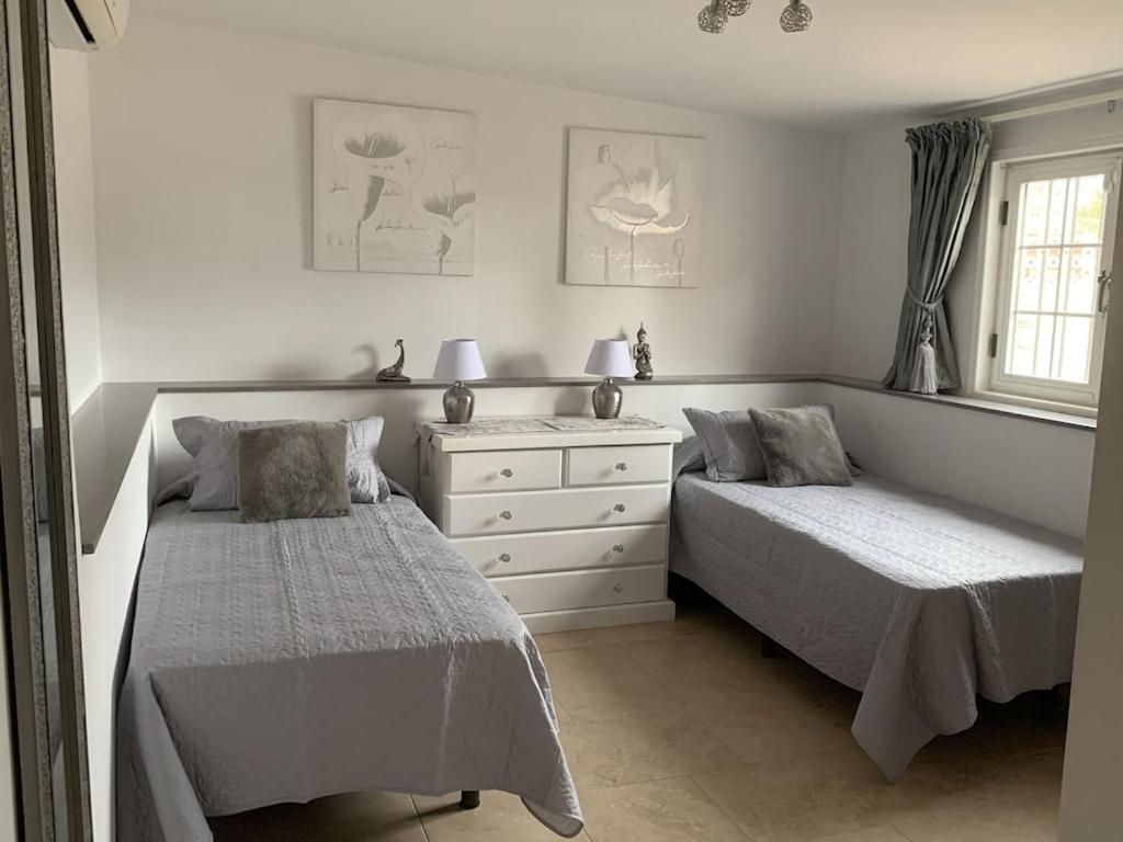 Casa Paraiso Tenerife, Stunning Family With Totally Secluded Pool Area, Wheelchair Friendly Villa *