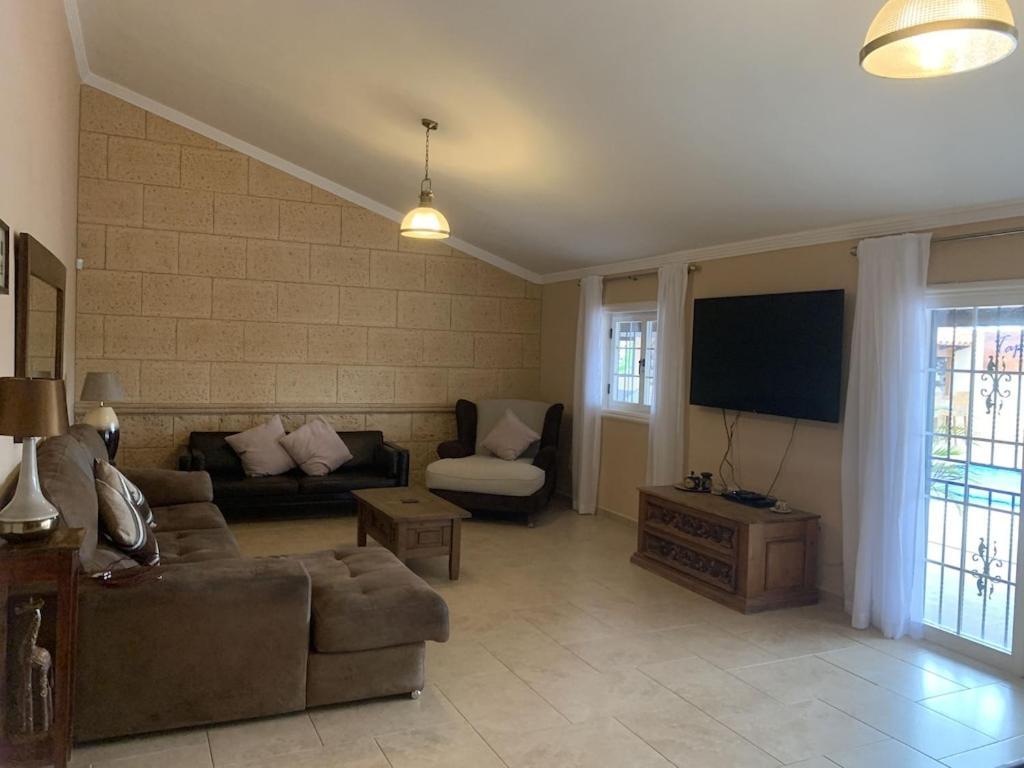 Casa Paraiso Tenerife, Stunning Family With Totally Secluded Pool Area, Wheelchair Friendly Villa *