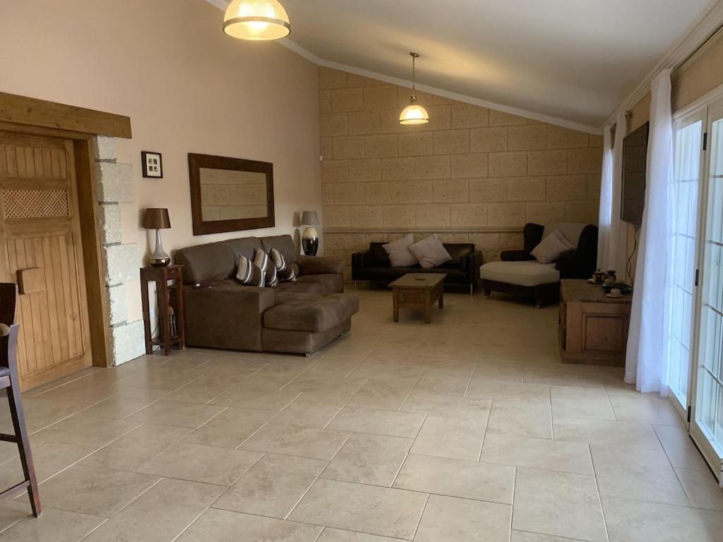 Casa Paraiso Tenerife, Stunning Family With Totally Secluded Pool Area, Wheelchair Friendly San Miguel de Abona