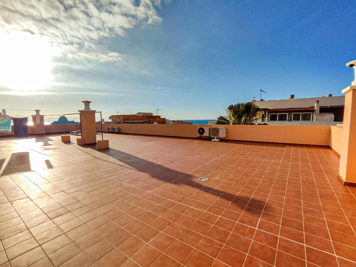 Beautiful With Air Conditioning Just Steps From The Sea In