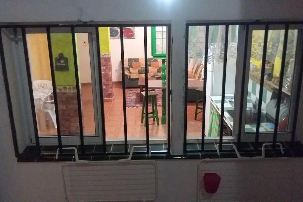 Apartamento En Un Bajo 2 Camas Individual Casa Compartida *
